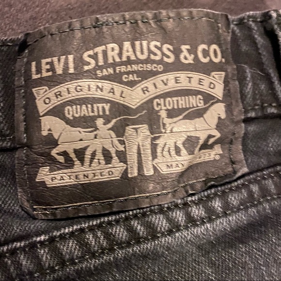 Levis Strauss and Co: Blue jeans - Picture 3 of 4